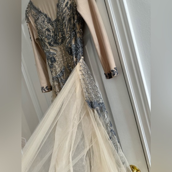 gorgeous dress worn once with alterations cost me 2000 fits size 4-6 - Picture 5 of 10